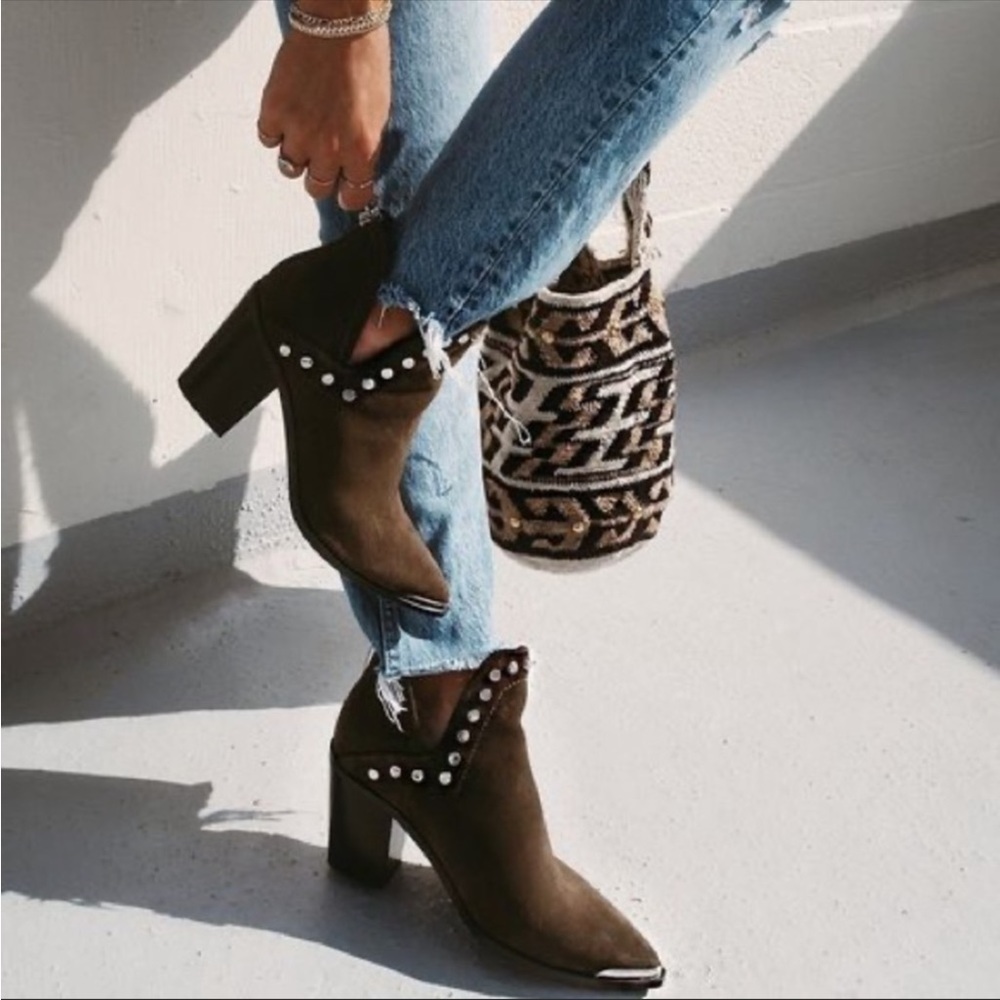 Marc Fisher DAYNE WESTERN BOOTIE
NWT